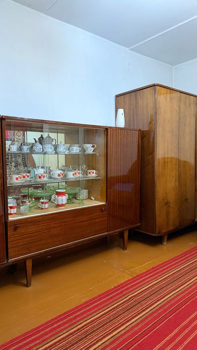 Продам Шкаф и винтажные серванты