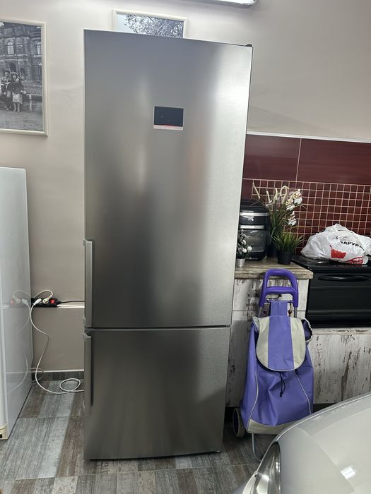 Хладилник с фризер BOSCH KGN56XIDR нов във гаранция