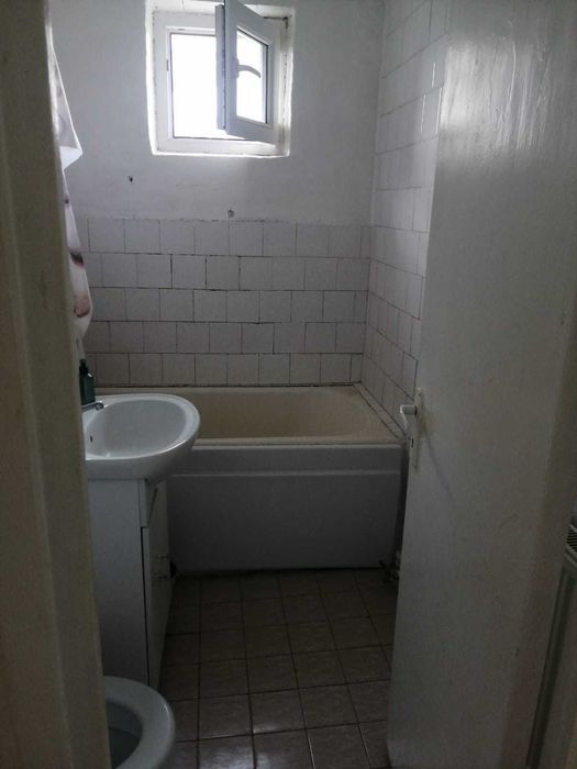 Inchiriez Apartament  2 Camere, Decomandat, Alexandru cel Bun