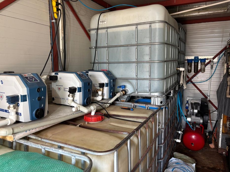 Vând echipamente spălătorie auto self service cu 3 piste și container