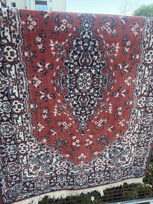 Продам красного цвет ковер