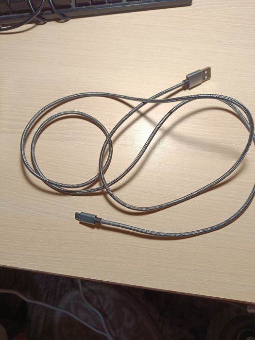 Vând cablu micro usb, mouse și 2 tastaturi