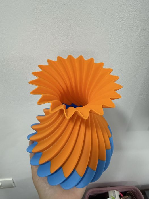Vaza realizata la imprimanta 3D