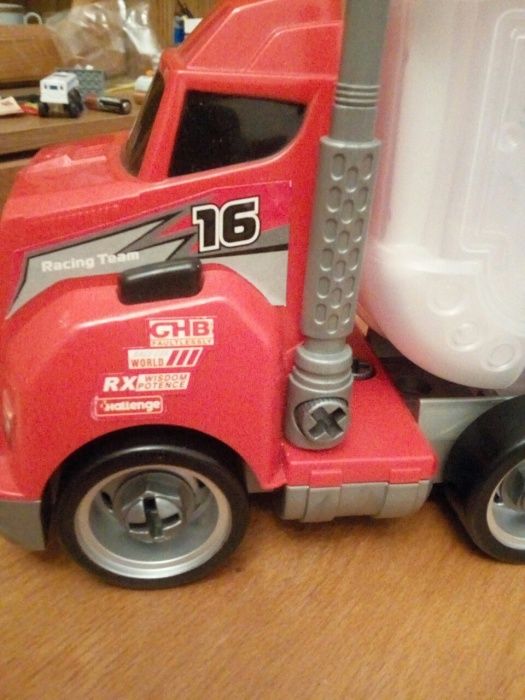 Jucarie demontabilă camion