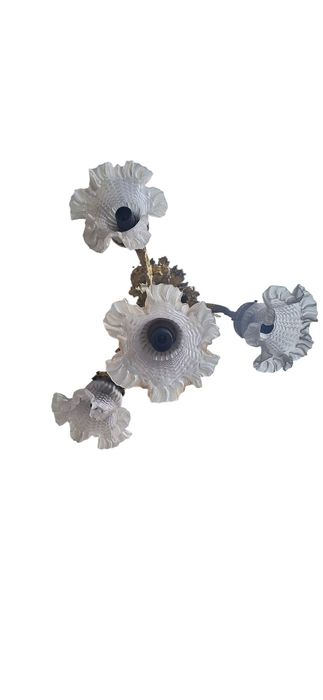 Candelabru din bronz d’oré cu abajururi din sticlă mată – stil Art Nou