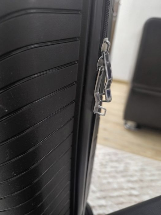 Чемодан малый и косметичка