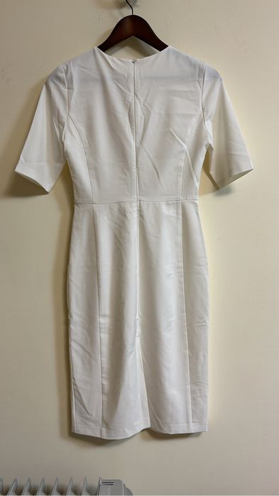 Пдатье цвета Ivory