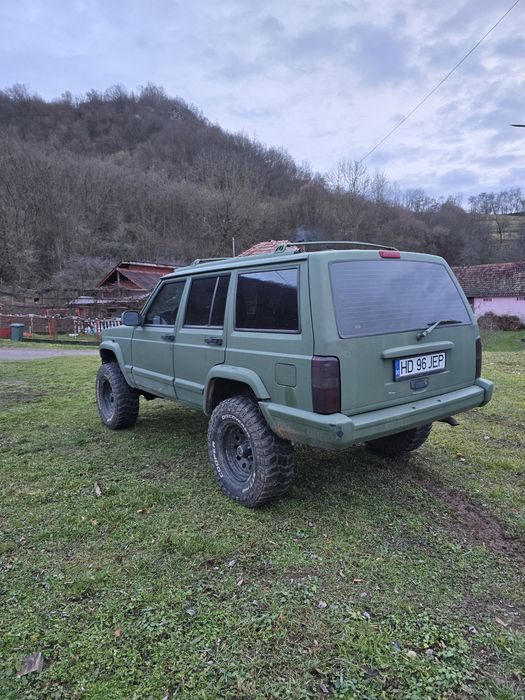 Vând jeep Cherokee xj 2.5 td Vm
