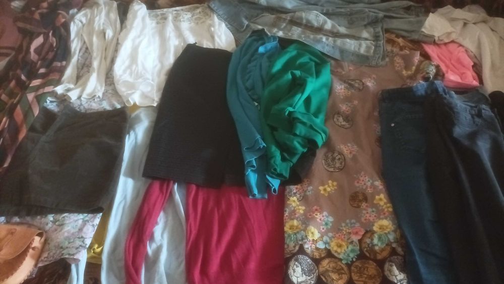 Lot haine damă / femeie rochii bluze tricouri