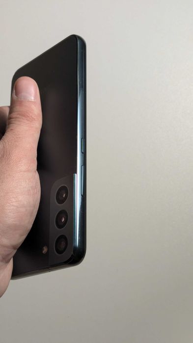 Samsung Galaxy S22 256GB – чист екран, с добра батерия