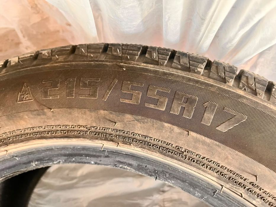 Продам комплект зимних резин R17