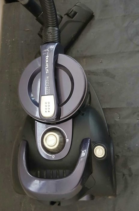 Прахосмукачка TAURUS 2200W