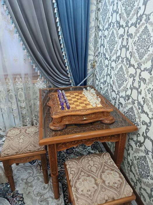 Шахмат ва шахмат стол стули билан комплект
