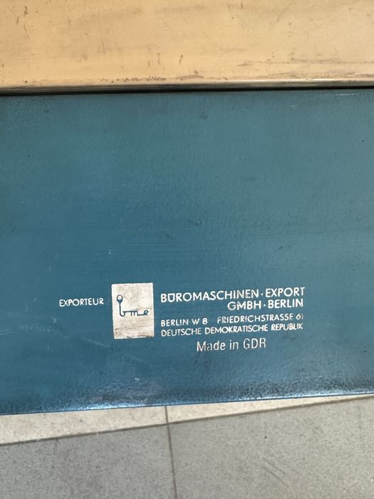 Немска ретро пишеща машина M16