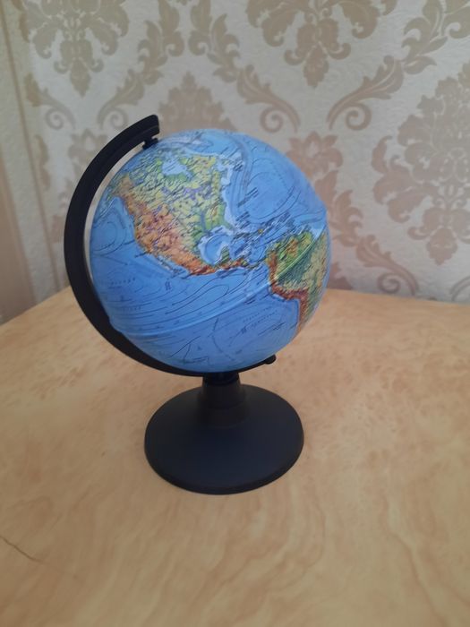 Продам глобус почти новый