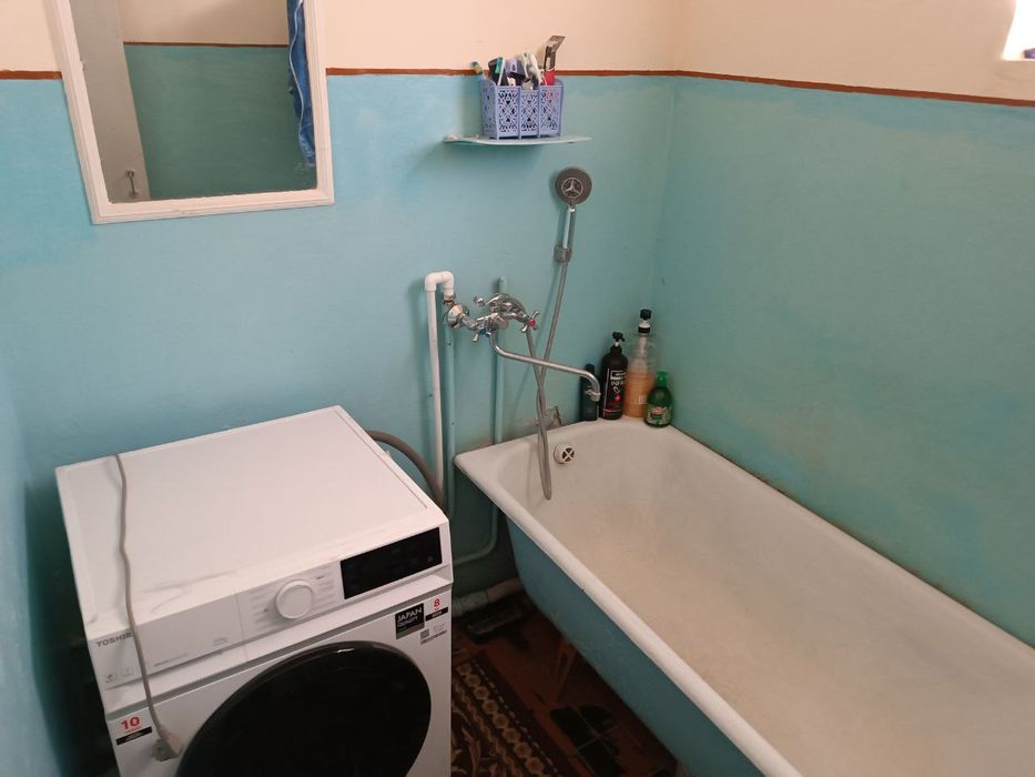 Кибрай марказида жойлашган гиштли 4- каватли уйнинг 2-каватидаги 2 хон