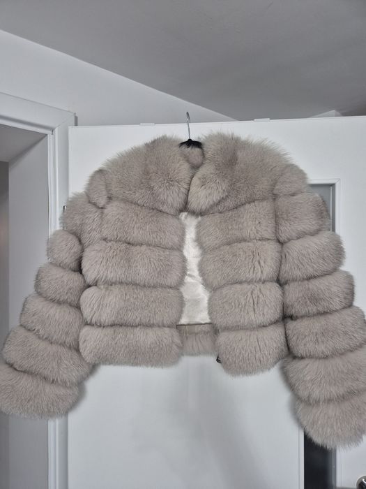 Vând blană naturală vulpe