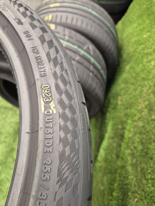 255 35 19 Continental și Bridgestone