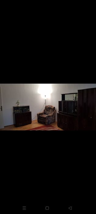 Închiriez apartament cu 2 camere