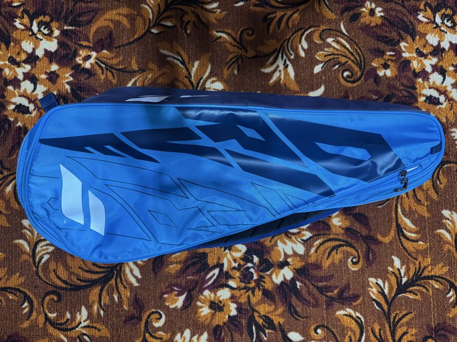 Продам теннисную(бадминтоную сумку)