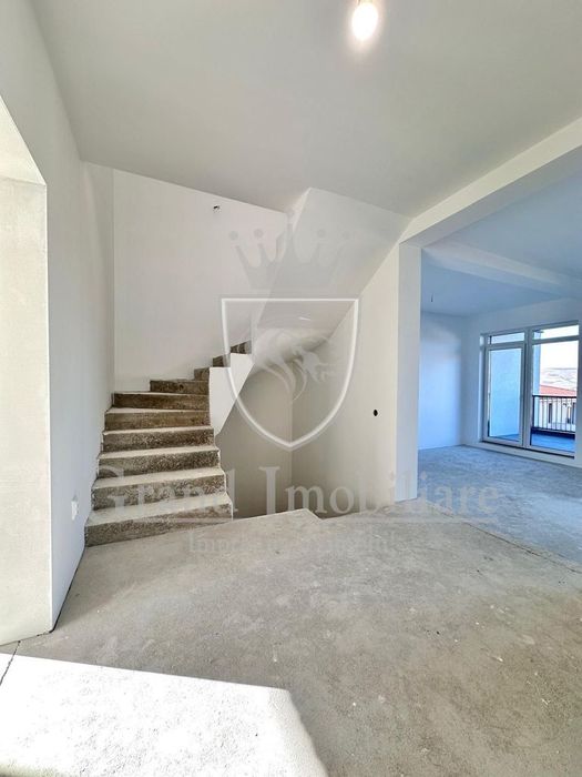 Duplex de vanzare 270 mp, zona Floresti