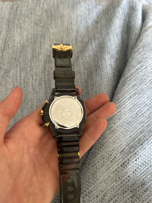 часы Versace золотые