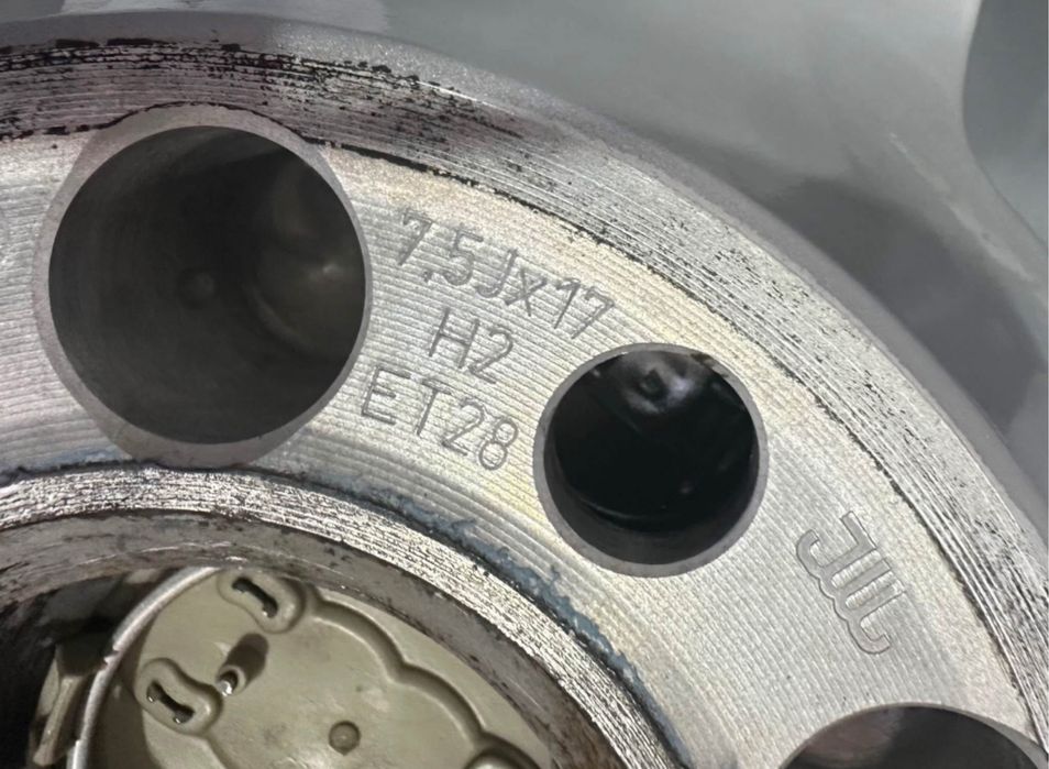 Джанти 5x112 ET28 централен отвор 66,6 с втулки към 57,1 мм.