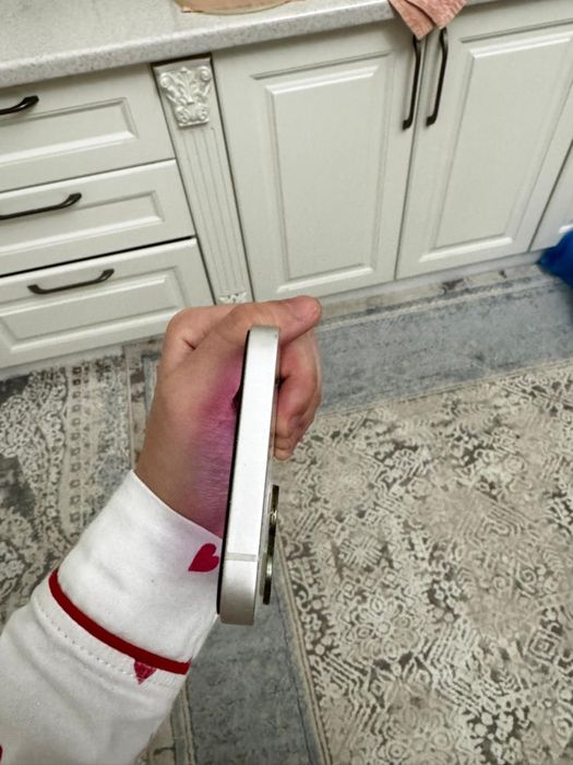 iPhone 13 128 гб белого цвета