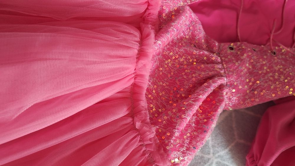 Продам шикарное детское  платье