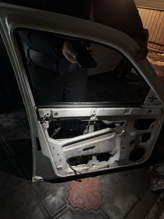 Дверь на  приора 2 срочно