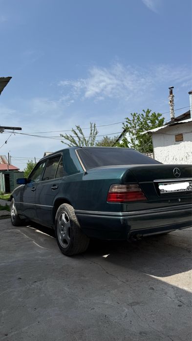 Mercedes Е280 124