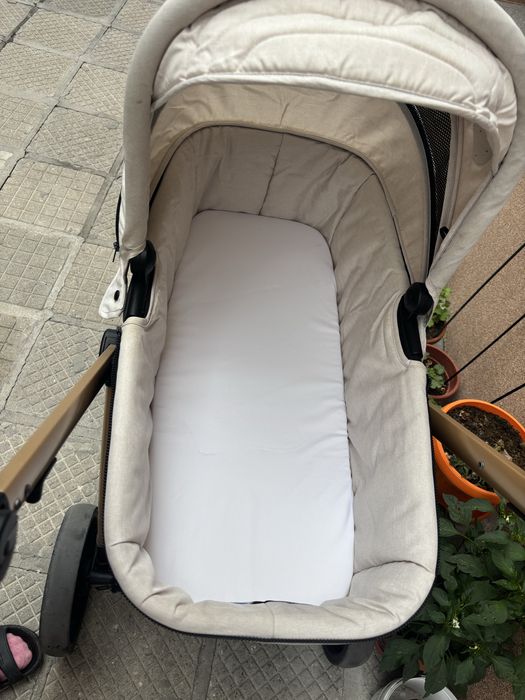 Бебешка количка lorelli