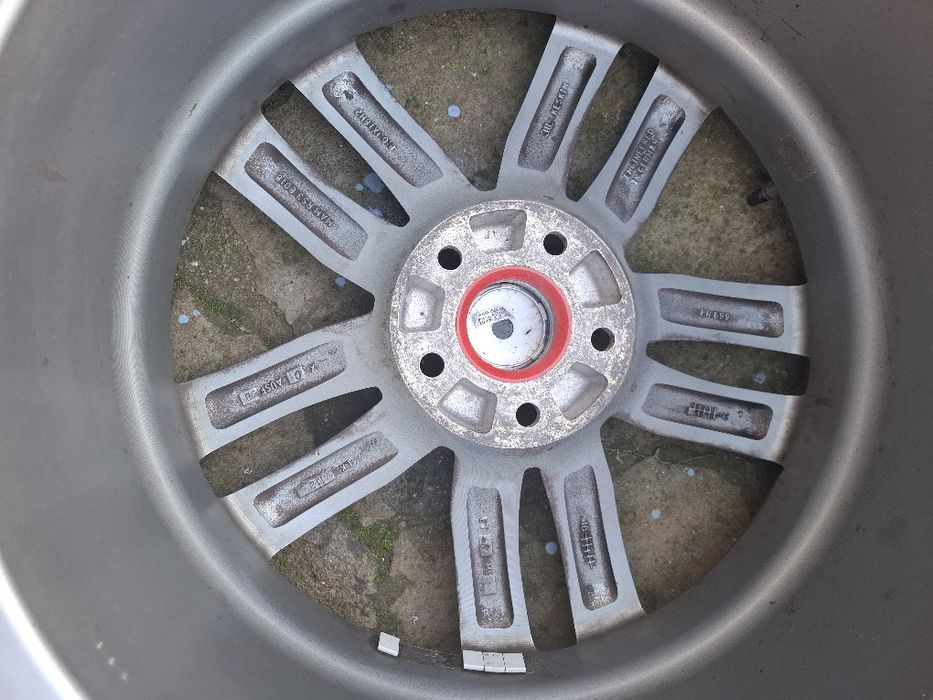 Продавам комплект гуми и джанти