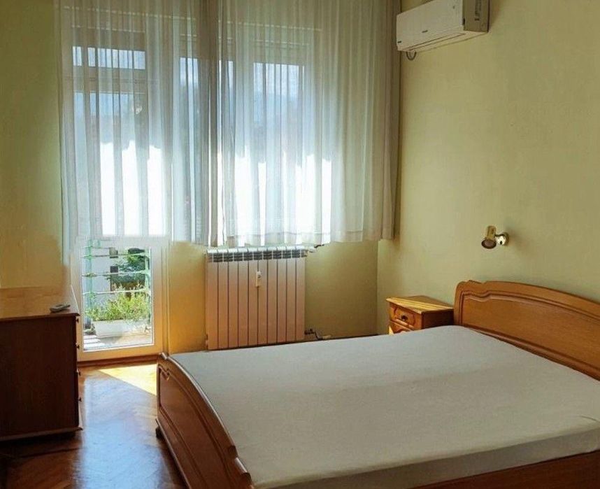 Дава се под наем Тристаен апартамент в София, Център - 95 кв.м за 690 € - Снимка #5