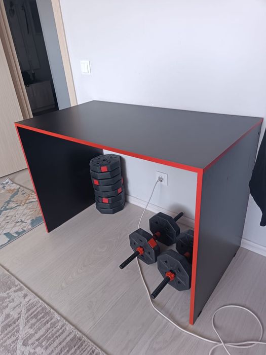 Продам компьютерный стол