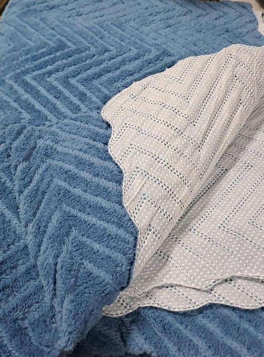 Пухкави шалтета с антиплъзгаща материя от долната страна