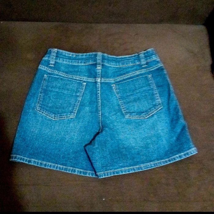 Pantaloni dama scurti