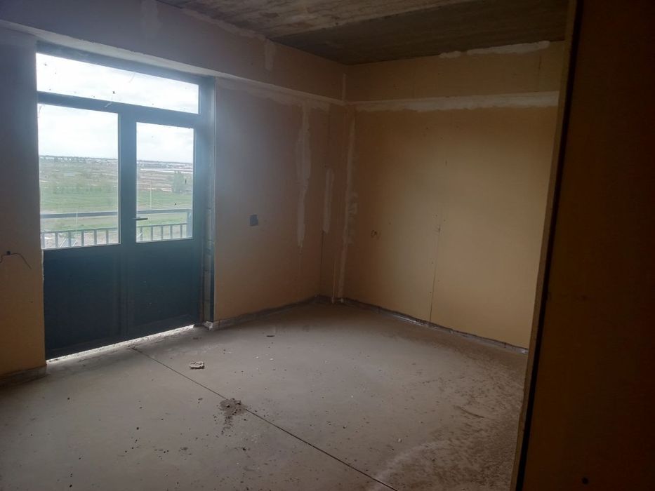 Урганч ситида 3 хонали квартира
5- етажинда
3 хона квартира сотил