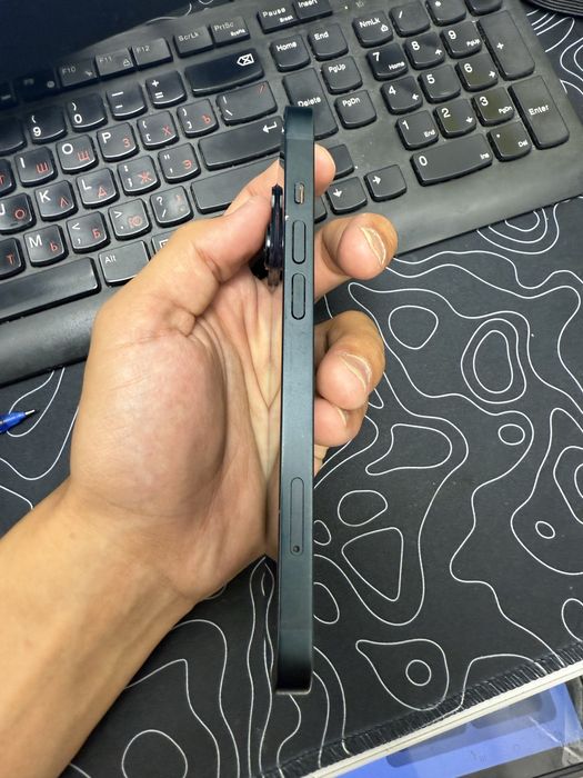 Iphone 14 black.
