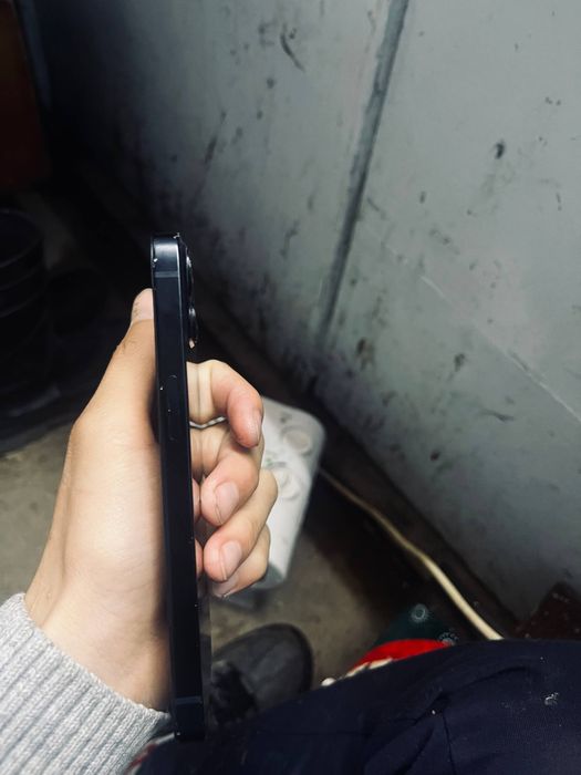 IPhone 13 телефон