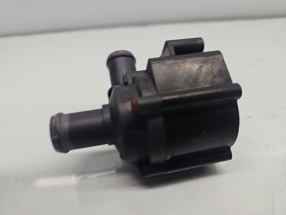 Pompa recirculare apa Volkswagen Golf 7 (5G) [Fabr 2014-prezent] 5Q096
