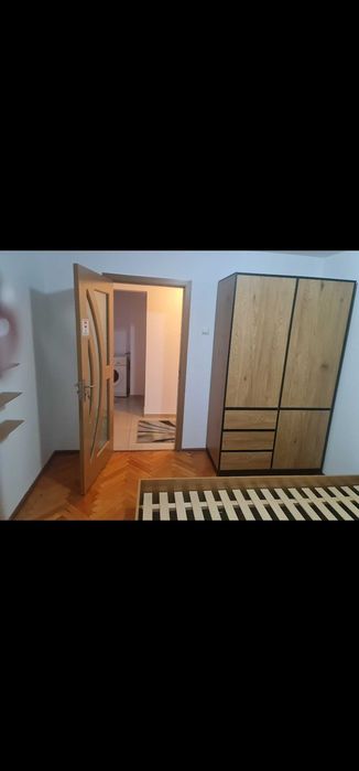 Inchiriez apartament 3 camere zona Decebal