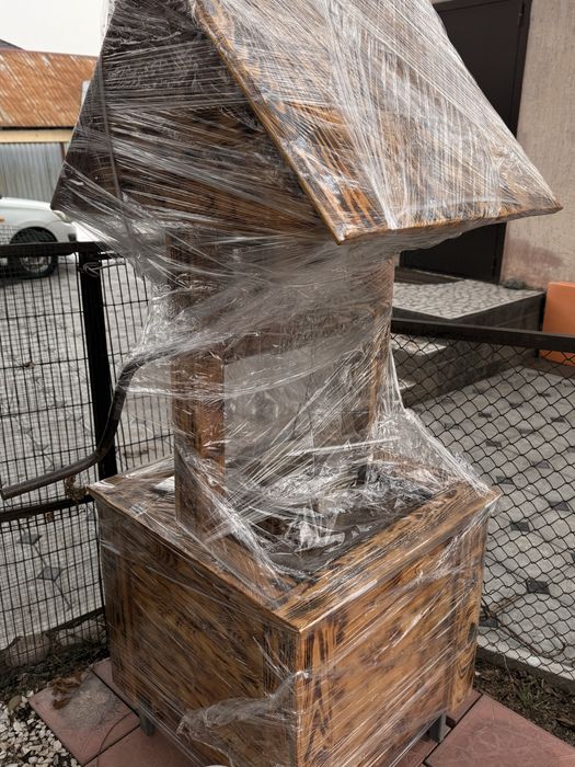 Деревянные лавочки, колодца