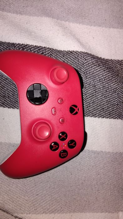 Vând urgent maneta de xbox series s roșie!