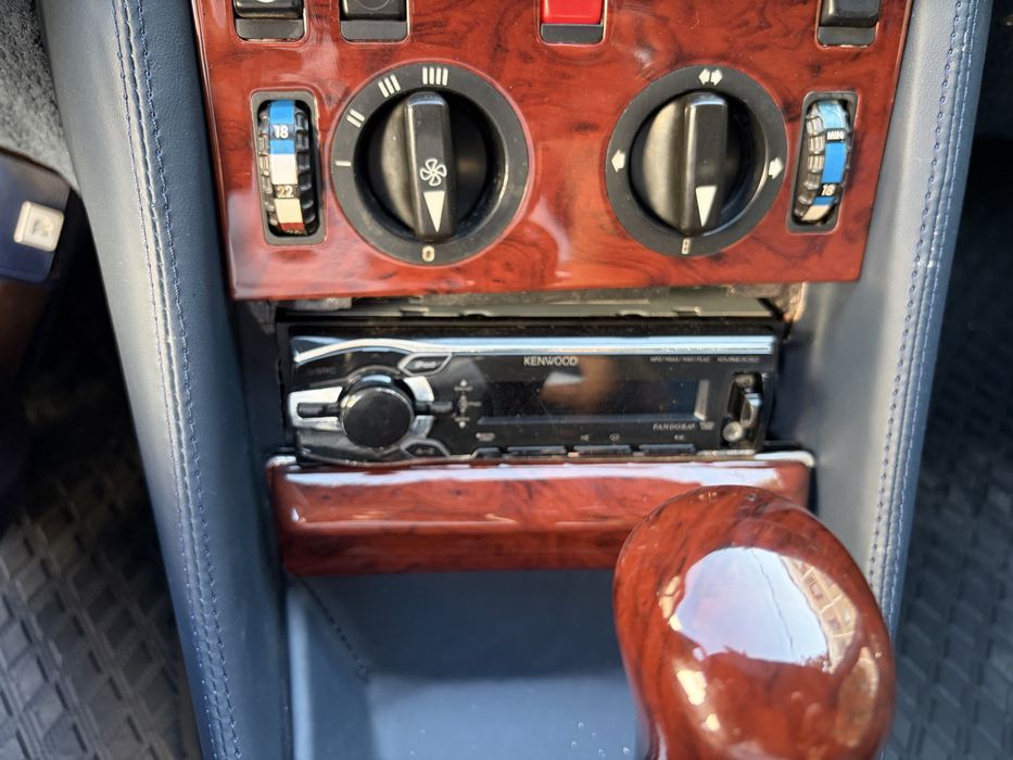 Merssedes benz 1985 yil avtomat retro