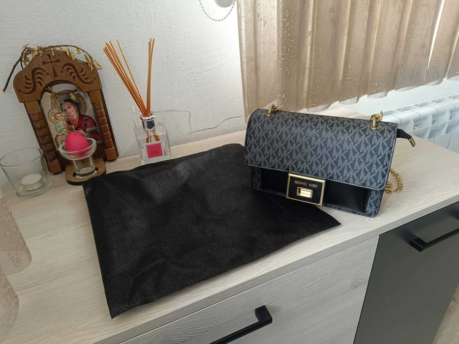 Черна дамска чанта Michael Kors