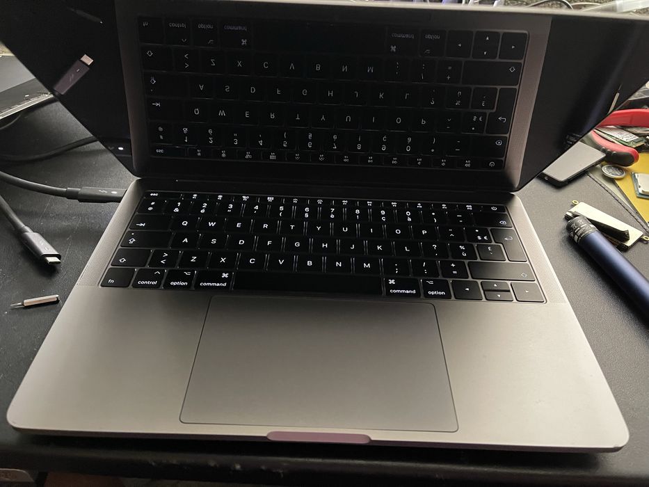 Laptop Apple Macbook Pro 17 2017 A1708 I5-7360U 8GB RAM SSD 256GB Intel UHD Graphics MacOS Sequoia DEFECT( Backlight Display defect,  SSD defect)