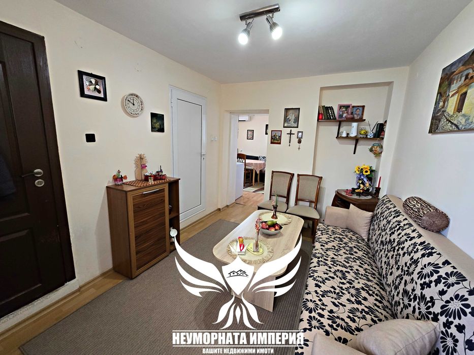 Продавам тристаен и двустаен 176РЗП с гараж в гр.Асеновград, кв.Изток