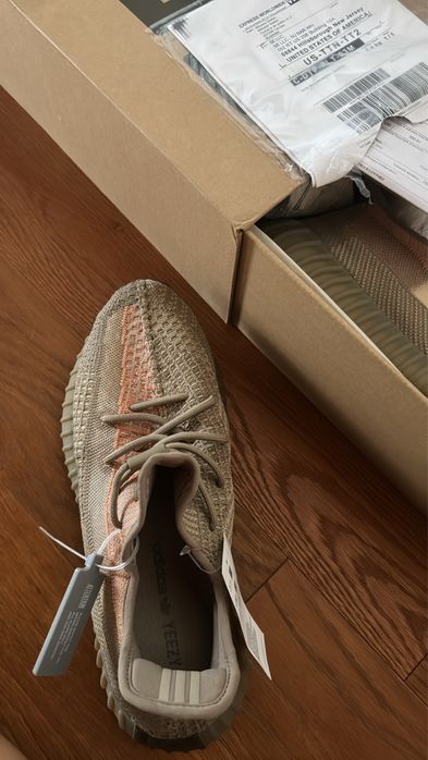 Adidasi Yeezy Boost 360 V2