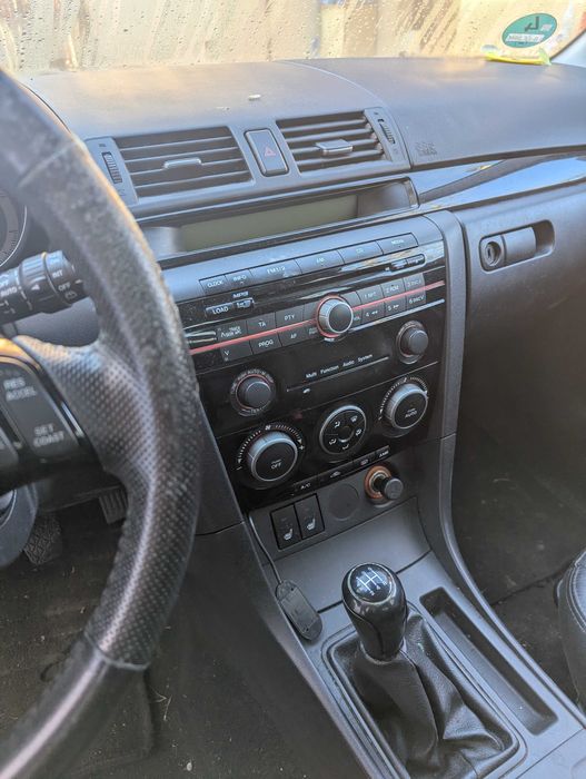 Mazda 3 accidentata,partea dreaptă față, pt dezmembrari BK14Y versiune 2 motor 1,6 diesel cod motor y6